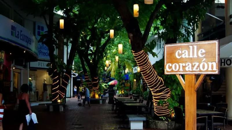 Calle Corazón on 5th Avenue Playa del Carmen — boutique shopping alley with restaurants and photo-friendly murals and archways