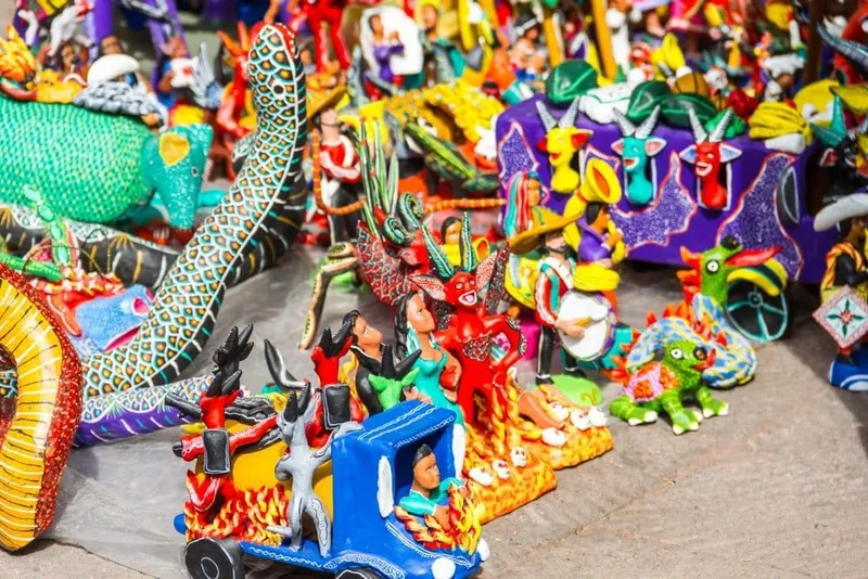 Ajijic crafts and market shopping during November