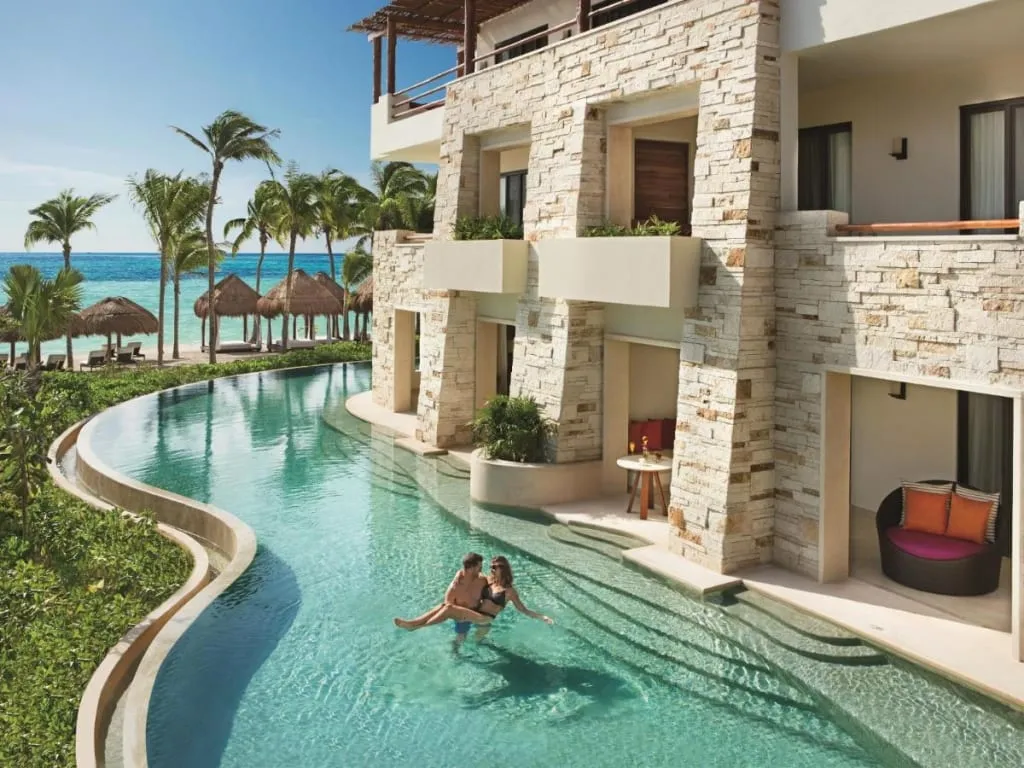 All-inclusive resort in Akumal Mexico facing Caribbean Bay with infinity pool and beach access