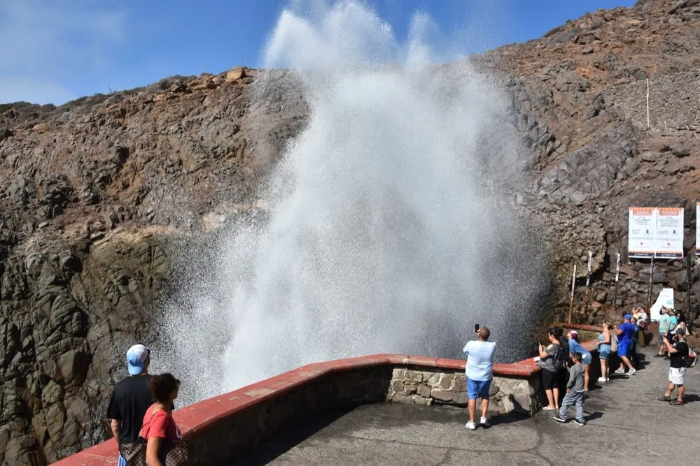 La Bufadora sea blowhole near Ensenada, Baja California — Mexico's largest marine geyser shooting seawater 27 meters into the air