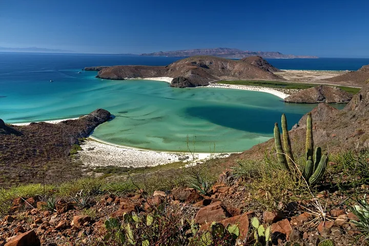 Balandra Beach Guide 2026: La Paz's Protected Beach (Entry Fee, Hours & Tips)