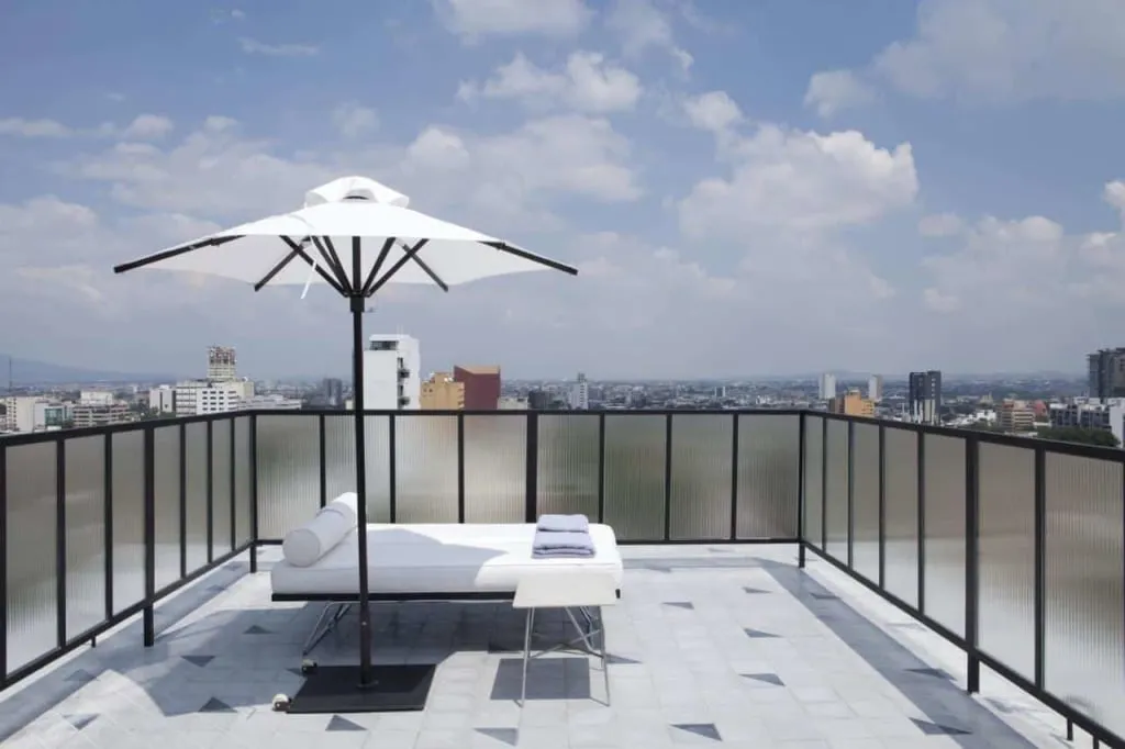 Casa Habita Guadalajara rooftop spa area with city views and contemporary seating