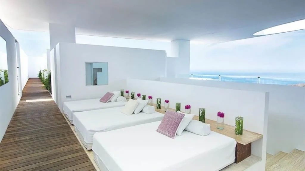 Mar Abierto Spa at Encanto Acapulco with ocean-facing minimalist treatment spaces