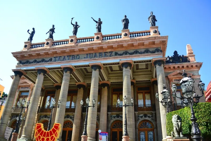 Teatro Juárez facade in Guanajuato with neoclassical columns and bronze muse statues on the roofline