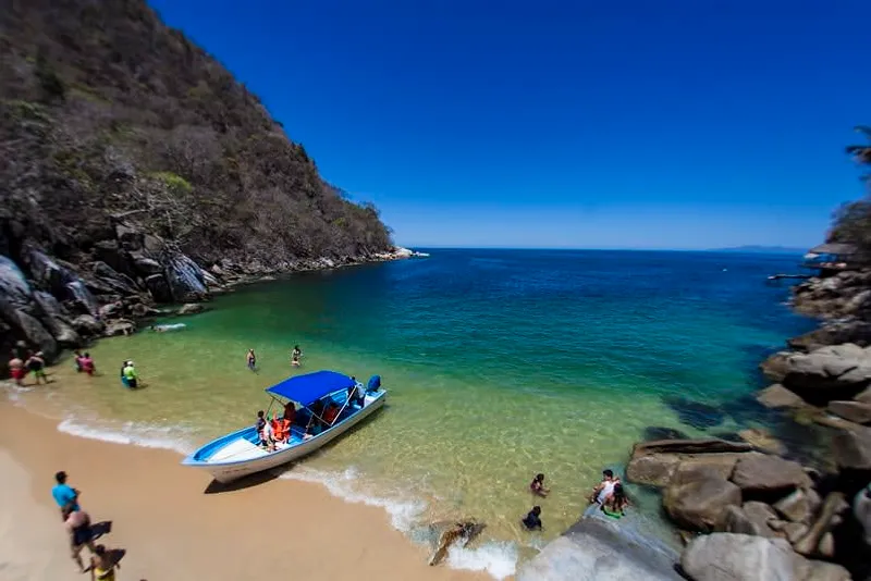 Colomitos cove near Boca de Tomatán — a small turquoise inlet flanked by jungle cliffs, accessible only by kayak or water taxi from Boca de Tomatán