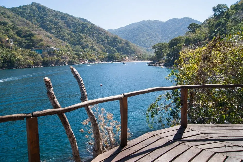 Coastal hiking trail from Boca de Tomatlan toward Colomitos Beach