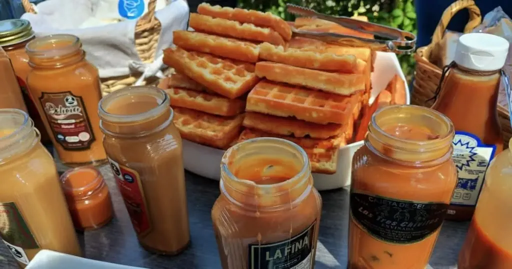Thick cajeta caramel spread in a wooden serving box