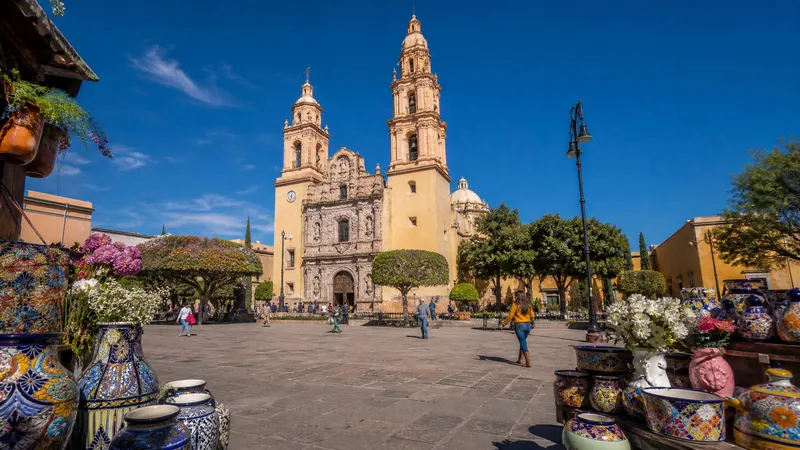 Dolores Hidalgo parish plaza on a clear February afternoon in Guanajuato