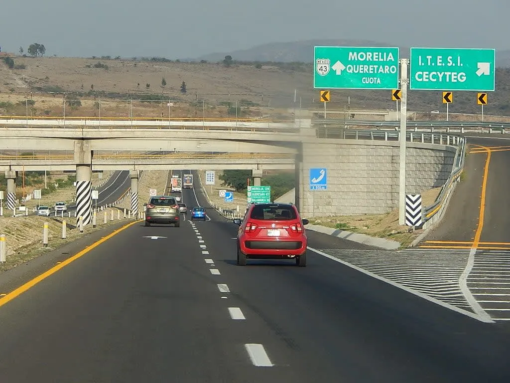 Empty toll highway in Mexico with mountains in background — cuota roads are safe for daytime driving