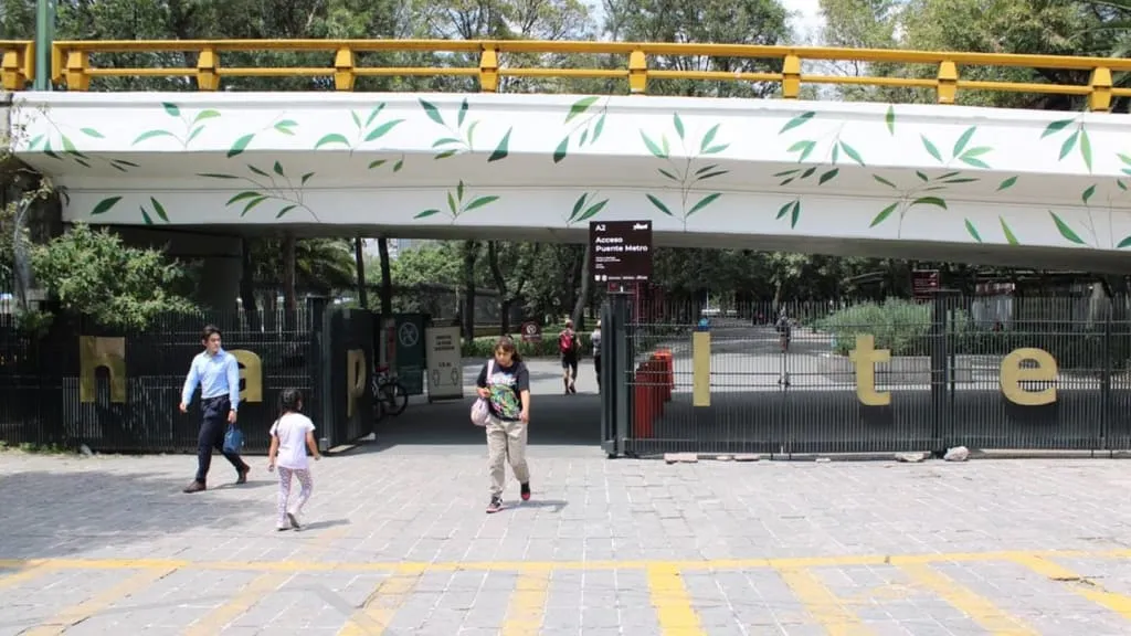 Wide entrance path into Chapultepec Park from central Mexico City