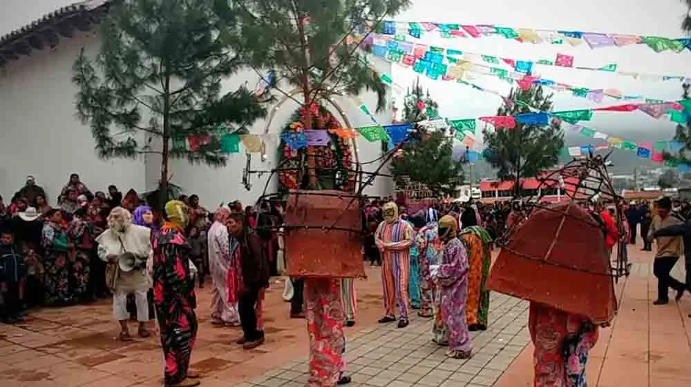 Festival procession and traditional clothing during Zinacantán fiestas