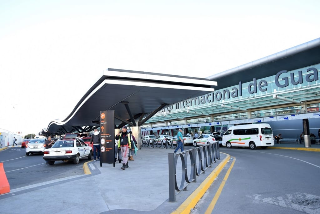 Guadalajara Airport GDL — departure and arrival gates serving 16+ airlines including AeroMexico, VivaAerobus, and American Airlines