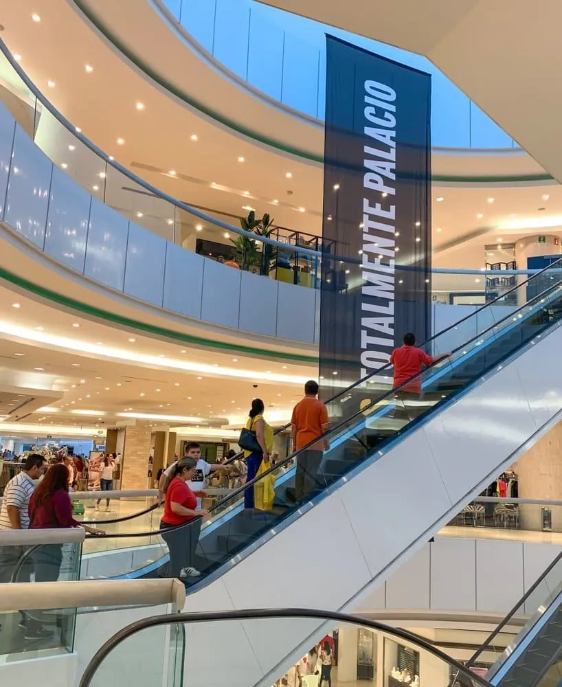 Evening street scene in Tlaquepaque with craft galleries and restaurants