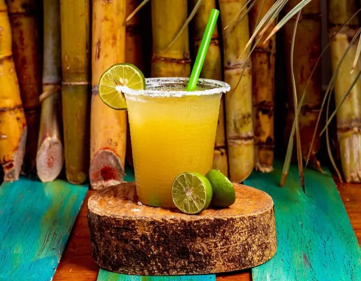 Guarapo: Mexico's Traditional Sugarcane Drink (Complete Guide 2026)