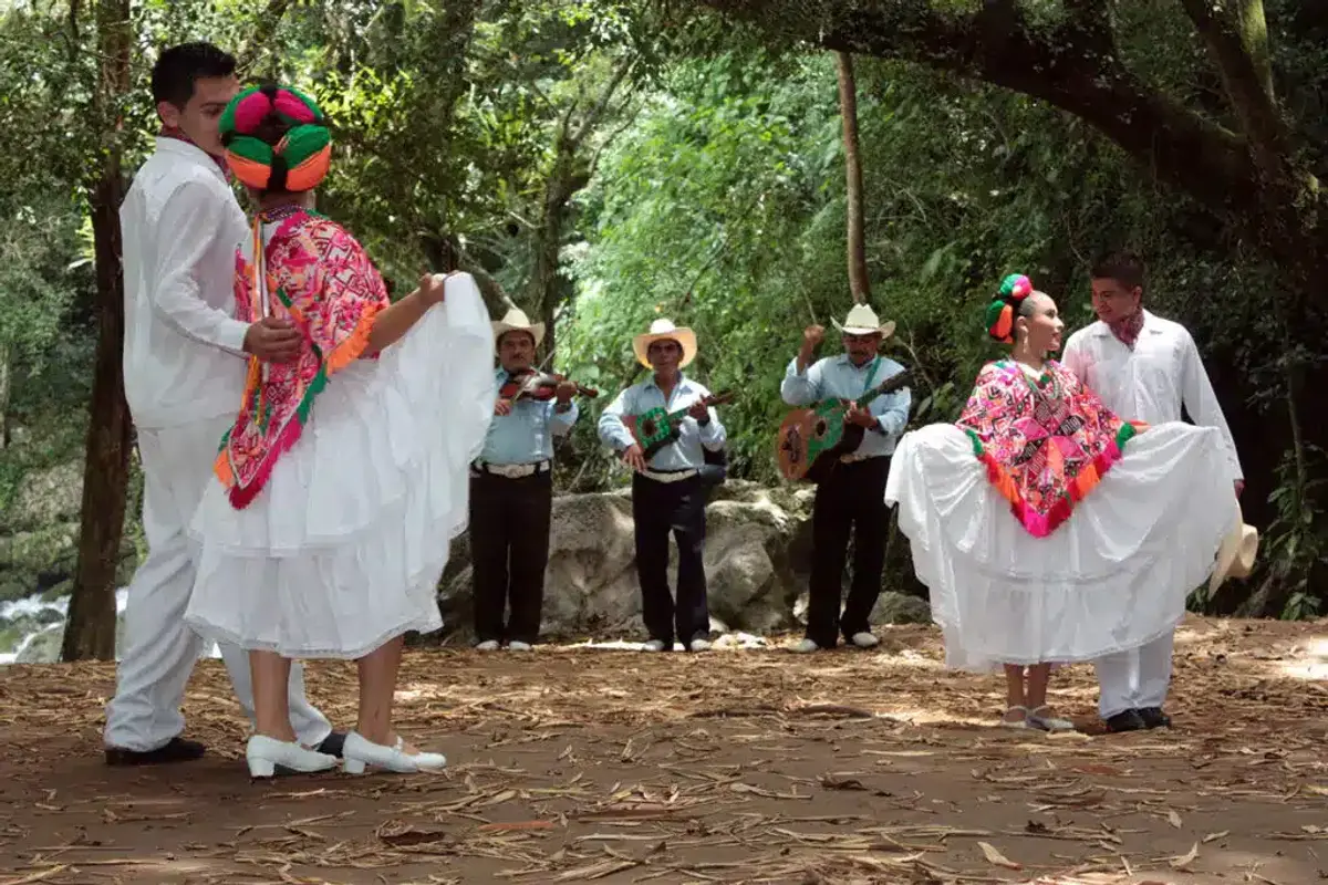 Huapango Dance Origin: What It Is, 5 Steps, and Where to See It in Mexico