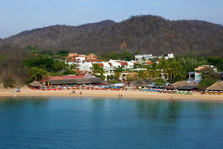 Huatulco Mexico Travel Guide 2026: 9 Bays, Best Beaches & What to Know