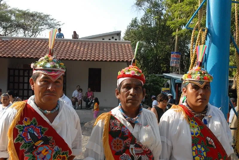Totonac Voladores performers in Papantla, Veracruz — UNESCO heritage ritual