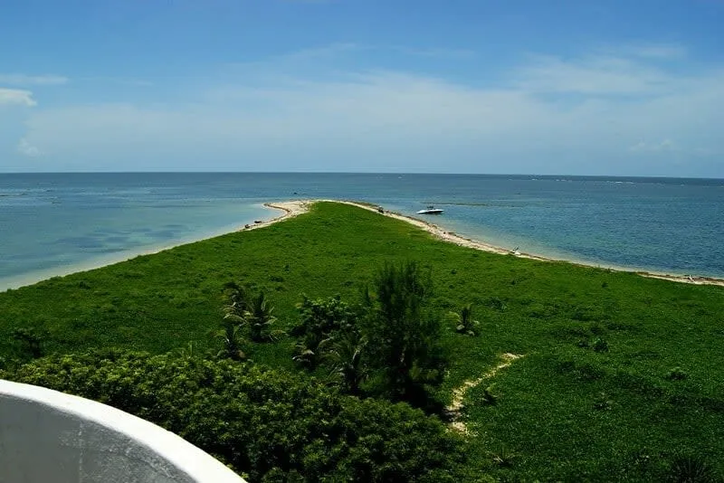 White sand and turquoise water at Isla de Enmedio near Antón Lizardo