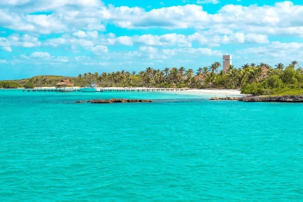 White sand and calm turquoise water on protected Isla Contoy