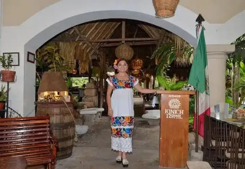 Traditional Yucatán food stop in Izamal during a hot August day trip