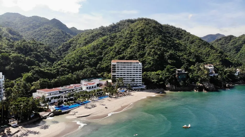 Las Estacas beach with emerald water in front of Hyatt Ziva Puerto Vallarta