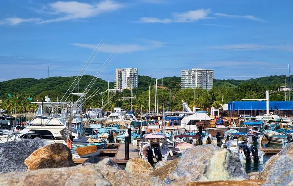 La Cruz de Huanacaxtle&#8217;s Must-Do Activities: Cruising Through Paradise