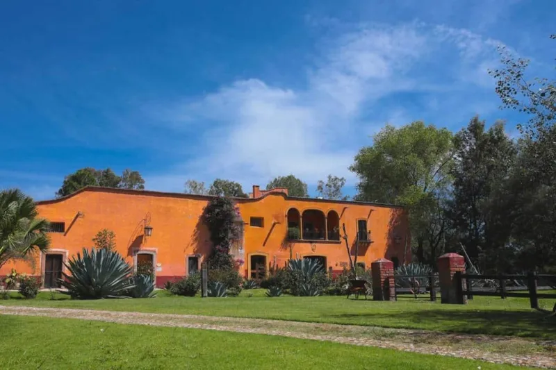 Hacienda-style hotel lawn near Lagos de Moreno for an August Jalisco road trip