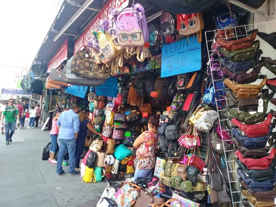 Storefronts and shoppers in León Zona Piel leather district