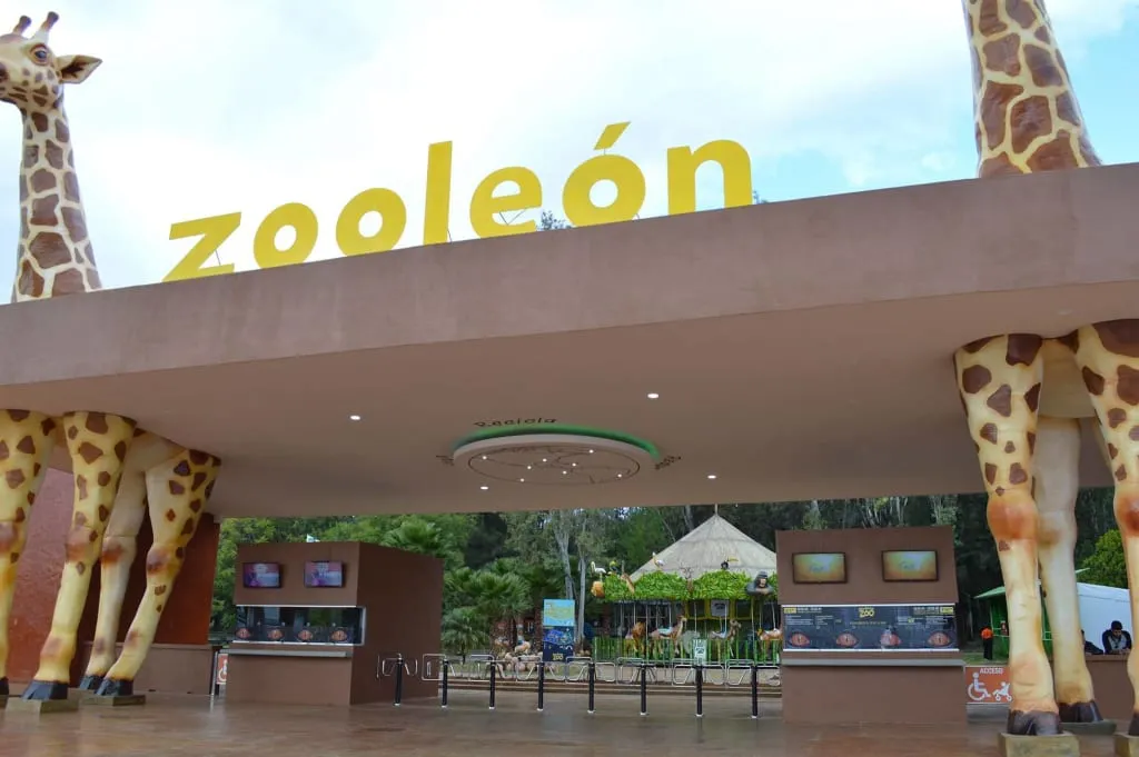 Family walking paths and animal areas at León Zoo
