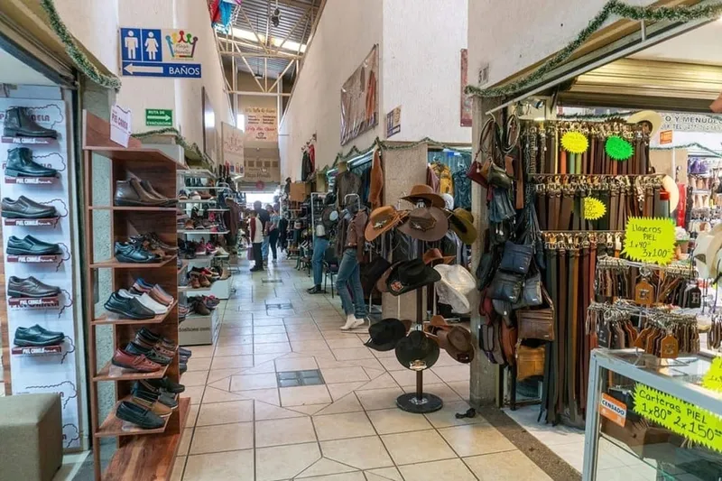 Leather shoes in Leon in April with Zona Piel shopping and practical city travel tips