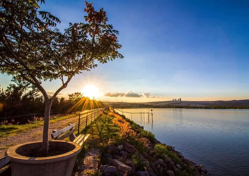 Metropolitan Park lake and walking paths in Leon during a clear spring morning