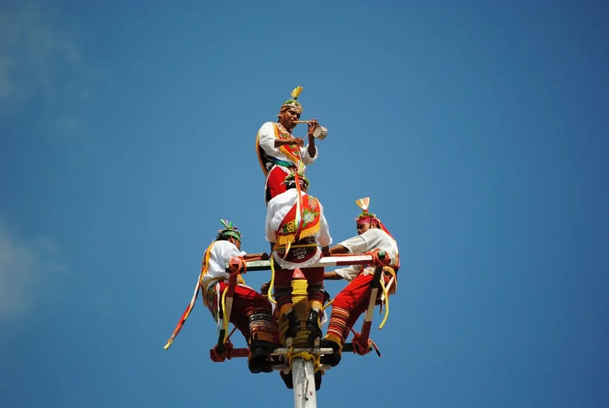 Voladores de Papantla (Flyers): A Must-See Spectacle in Veracruz
