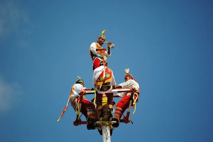 Voladores de Papantla (Flyers): A Must-See Spectacle in Veracruz