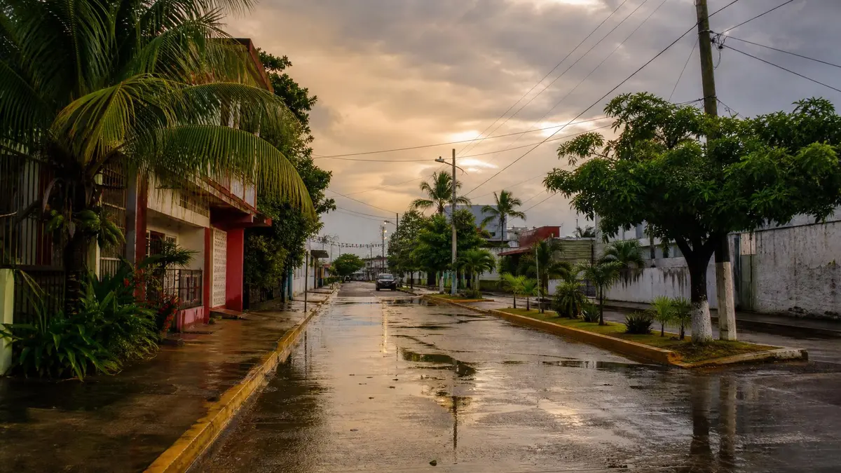 Minatitlan in September: Airport, Rain & Routes