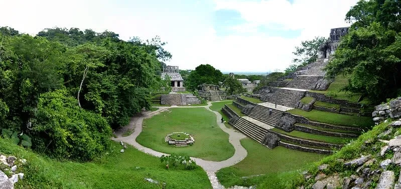 Conjunto de las Cruces temples at Palenque Chiapas — three temples on stepped pyramids honoring Chan Bahlum II