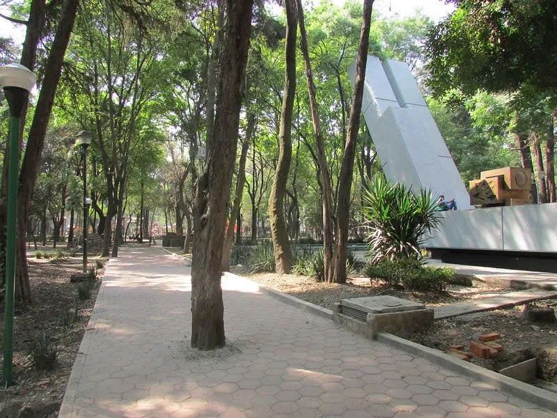 Tree-lined walking paths in Parque España beside Condesa
