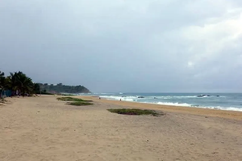 Puerto Escondido in April with sunny dry-season beaches and Pacific surf