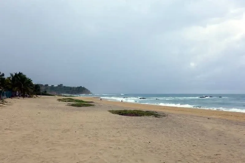 Puerto Escondido in February with sunny dry-season beach weather