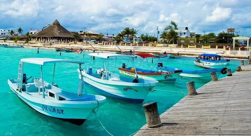 Puerto Morelos dock and beach, a simple base for early August reef tours
