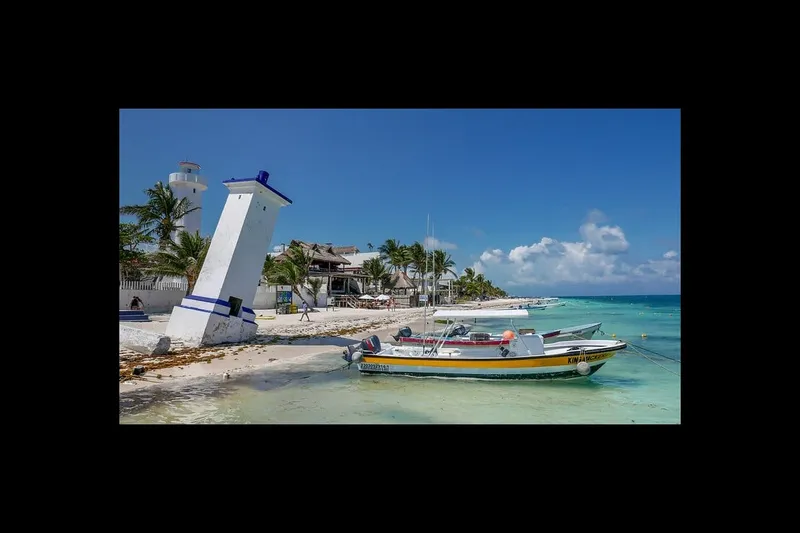 Puerto Morelos in November with improving dry-season beach weather after October