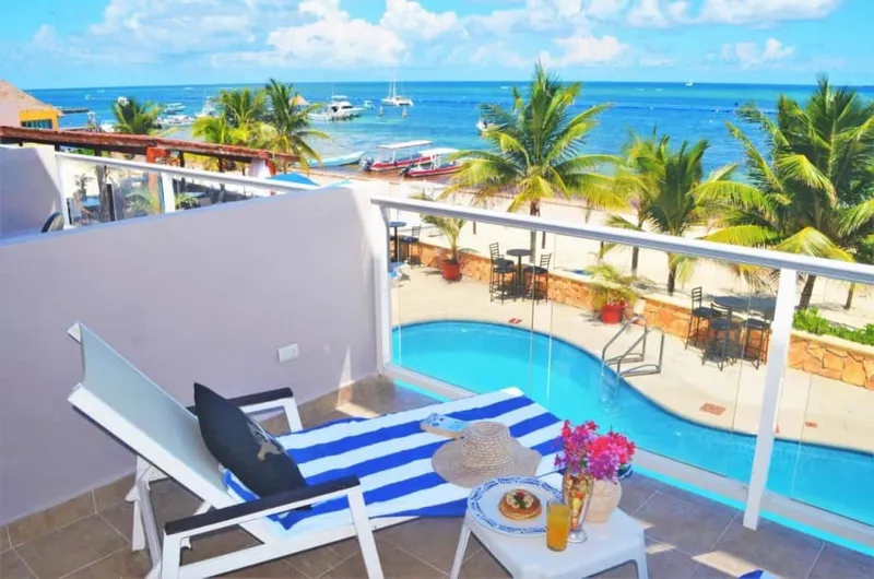 Puerto Morelos hotel area with pool and shaded spaces, useful during hot August afternoons