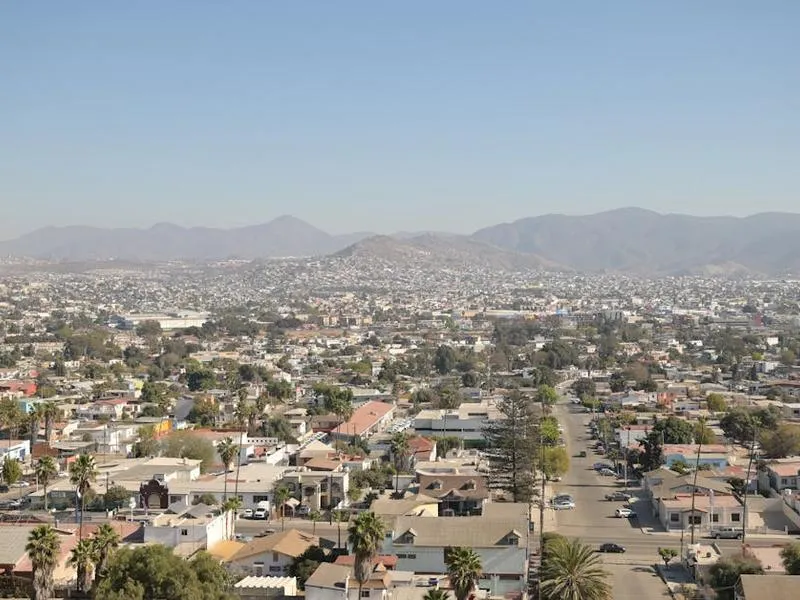 Map-style route scene comparing Saltillo with nearby northern cities