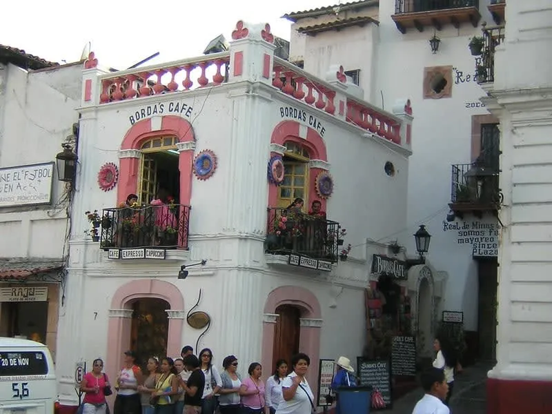 Jardín Borda garden in Taxco city center, Guerrero — the main plaza where taxis and mototaxis depart to the bus station