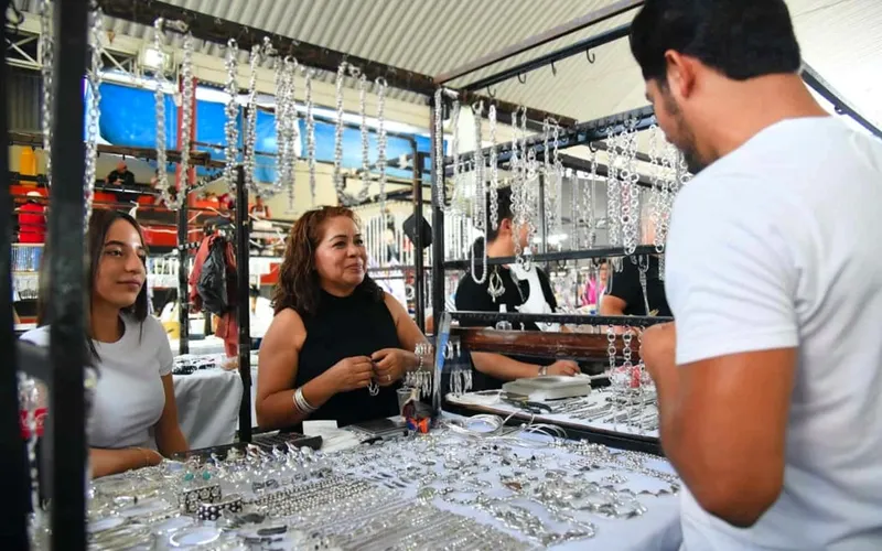 Taxco silver shopping during a December Christmas-season city trip