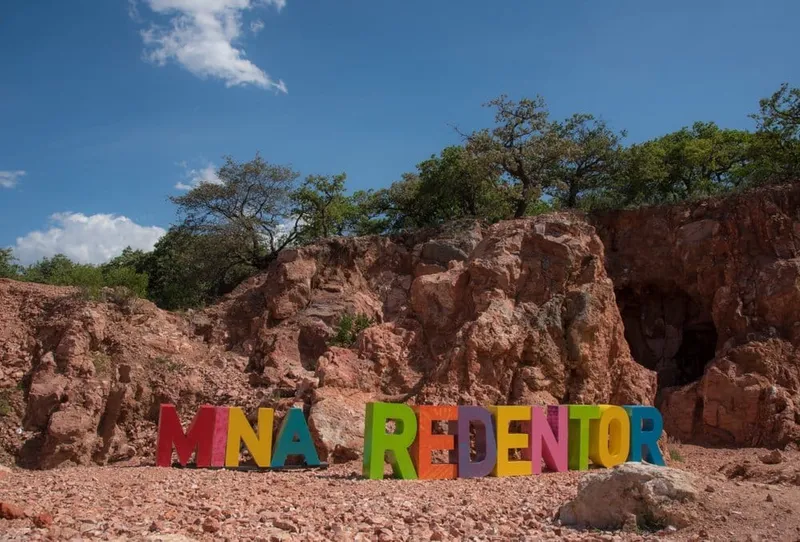 Opal mine rocks and local craft displays near Tequisquiapan
