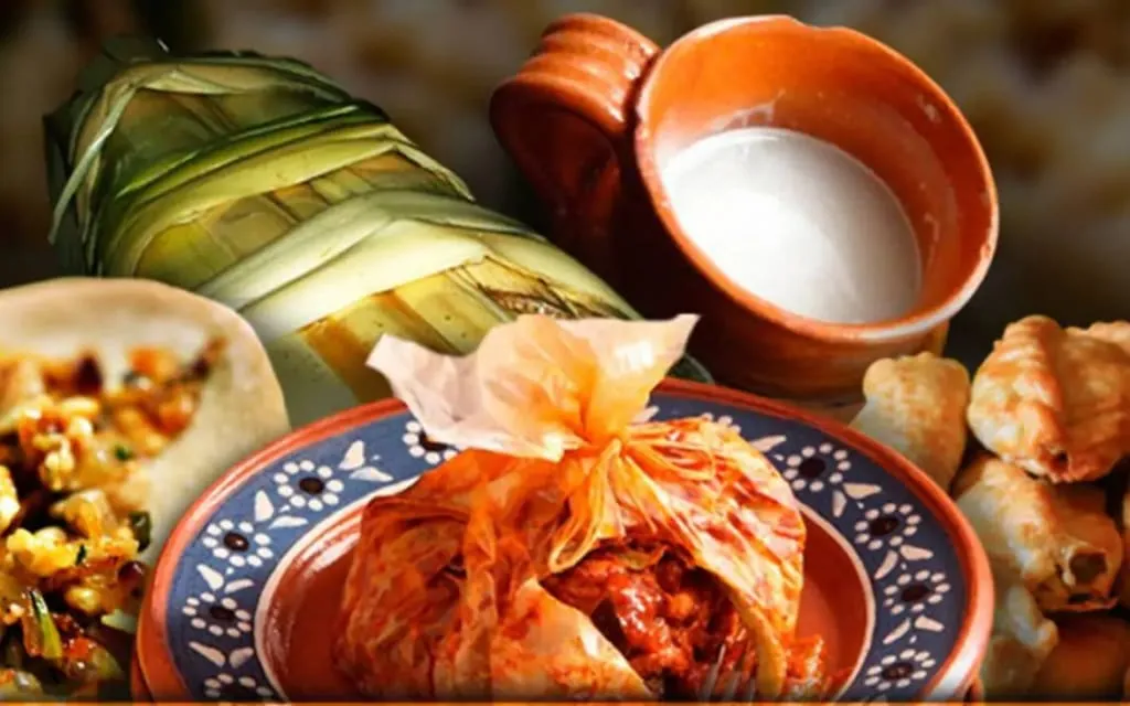 Traditional Tlaxcala dishes with pulque and regional antojitos on a restaurant table
