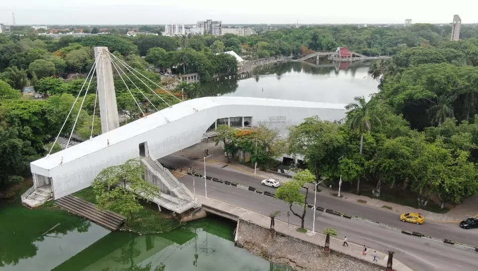 Tomás Garrido Canabal Park in Villahermosa with boardwalk along Laguna de las Ilusiones surrounded by tropical trees