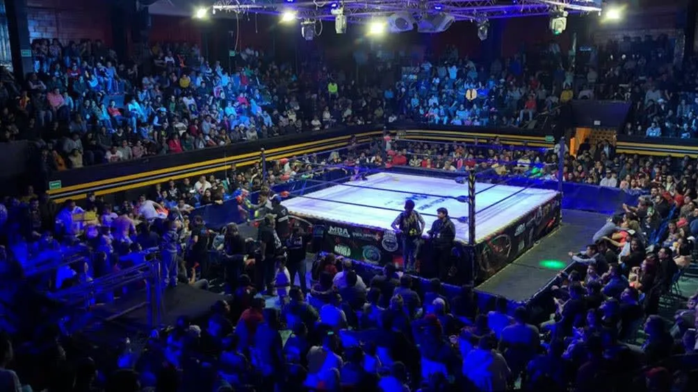 Arena Naucalpan ring and bleachers prepared for an IWRG wrestling event