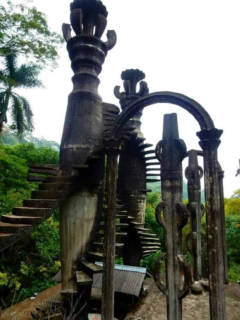Sierra Gorda hills near Xilitla in March with dry-season travel timing and late-month holiday planning