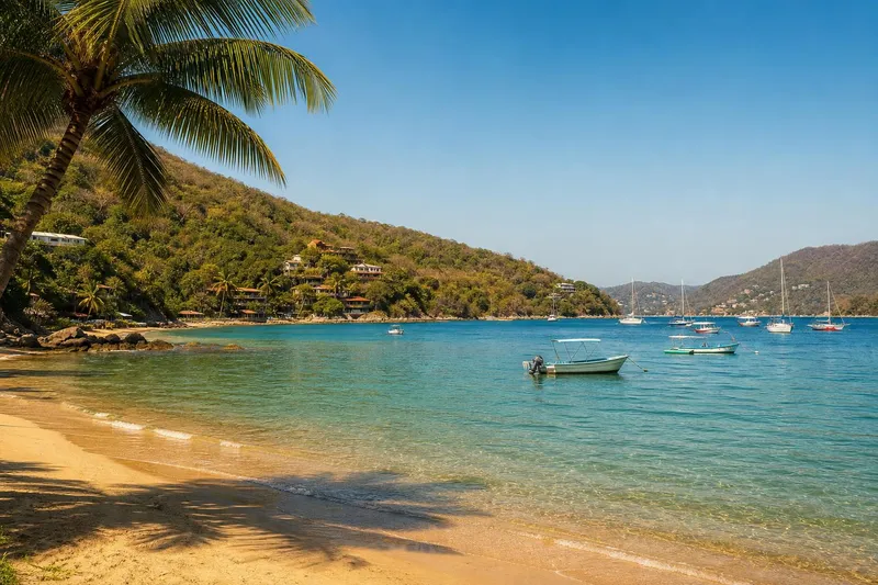 Dry-season shoreline and blue water in Zihuatanejo Bay